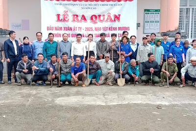 Tổ chức ra quân nạo vét kênh mương thôn Làng Gung và Làng Trăng nhân dịp Tết Nguyên đán Ất Tỵ năm 2025 xã Sơn Cao